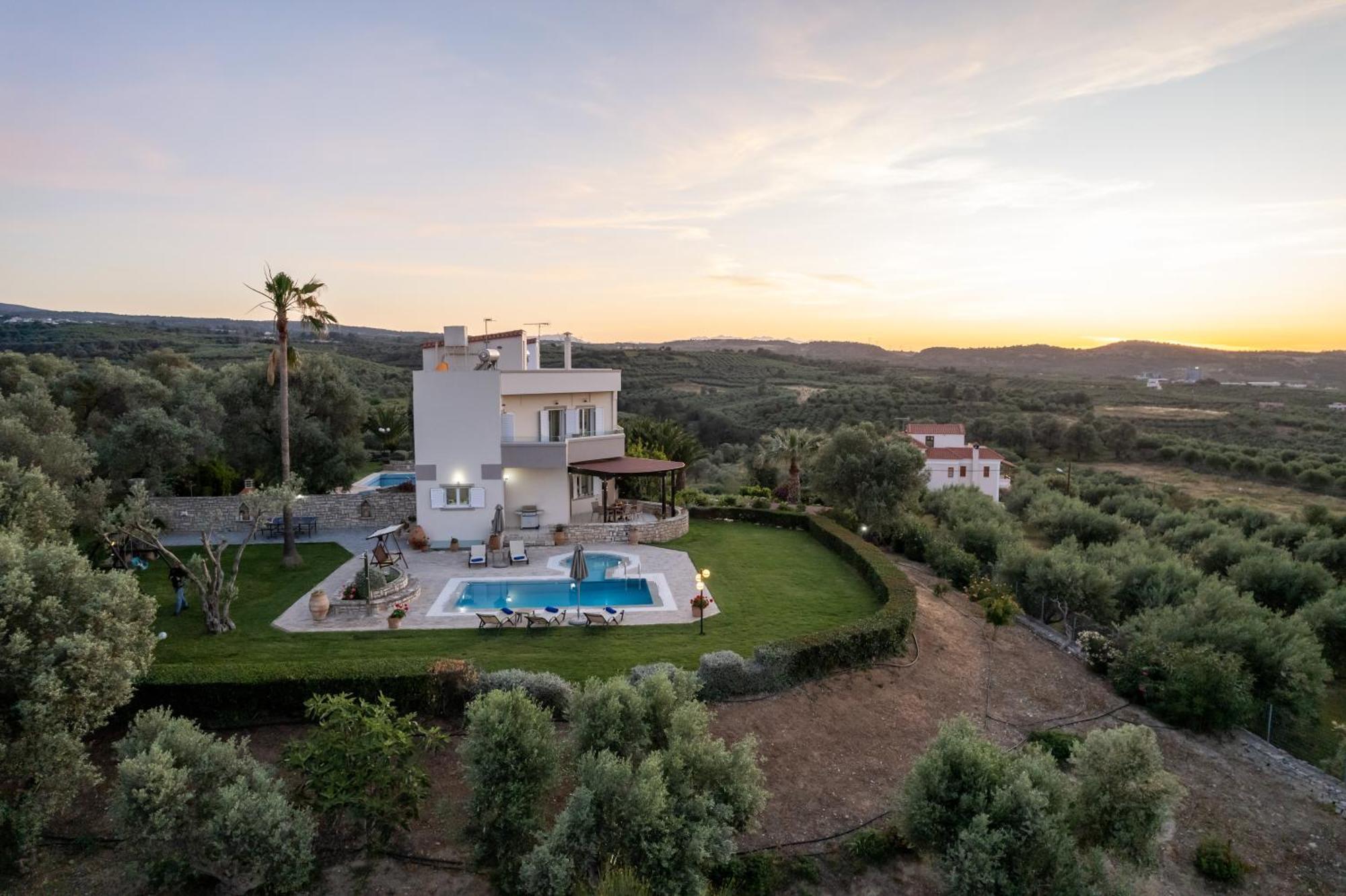 Villa Elisabeth Perama  Exteriör bild
